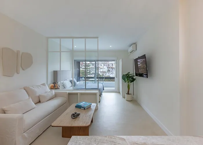 Spacious & Comfy Studio In Golden Mile
