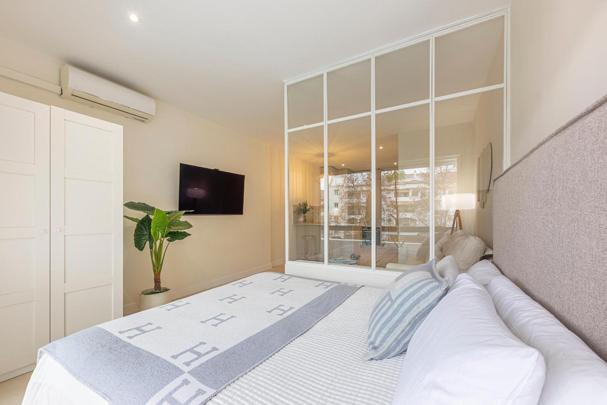 Spacious & Comfy In Golden Mile Apartment Marbella