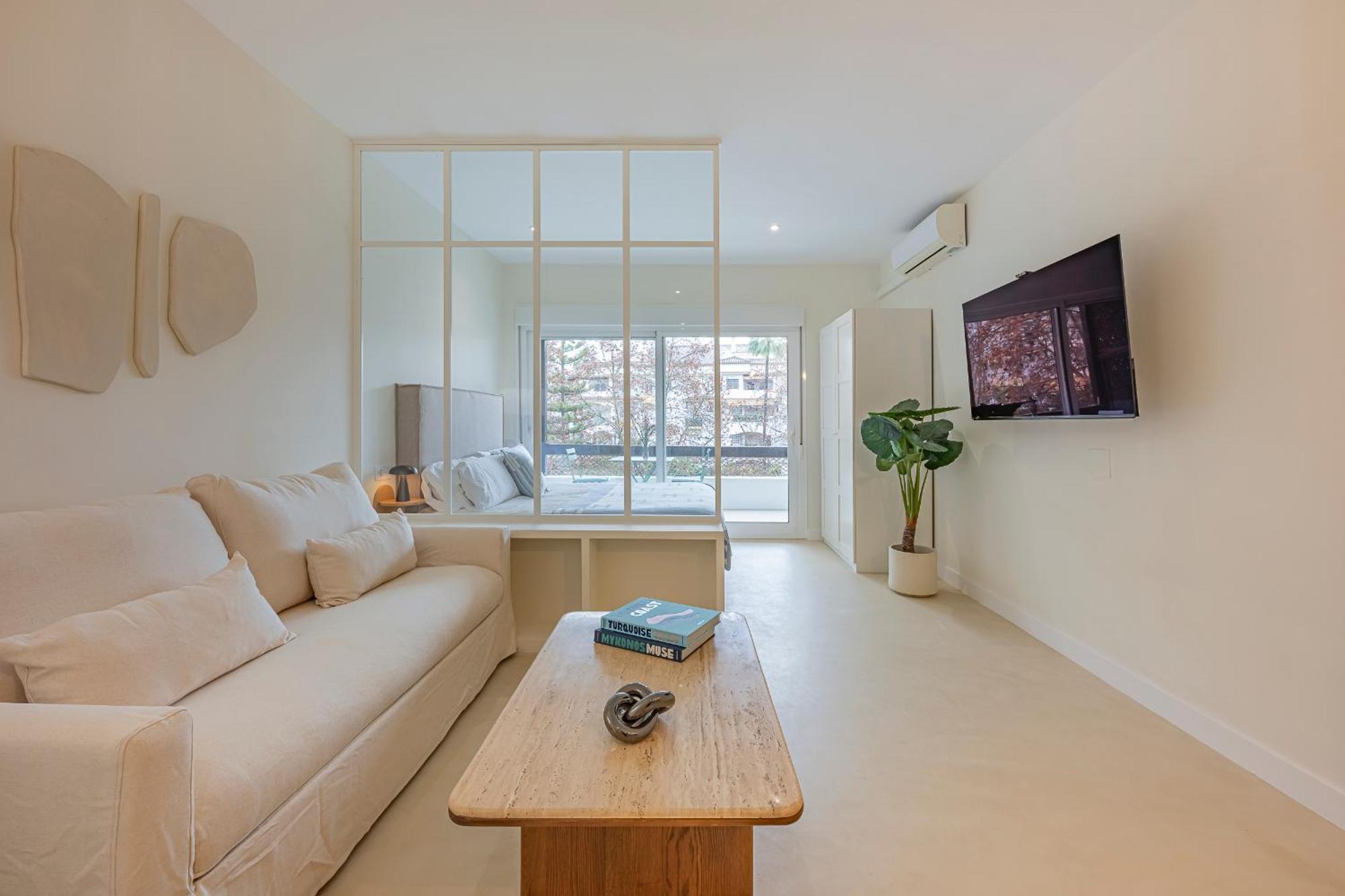 Spacious & Comfy In Golden Mile Apartment *