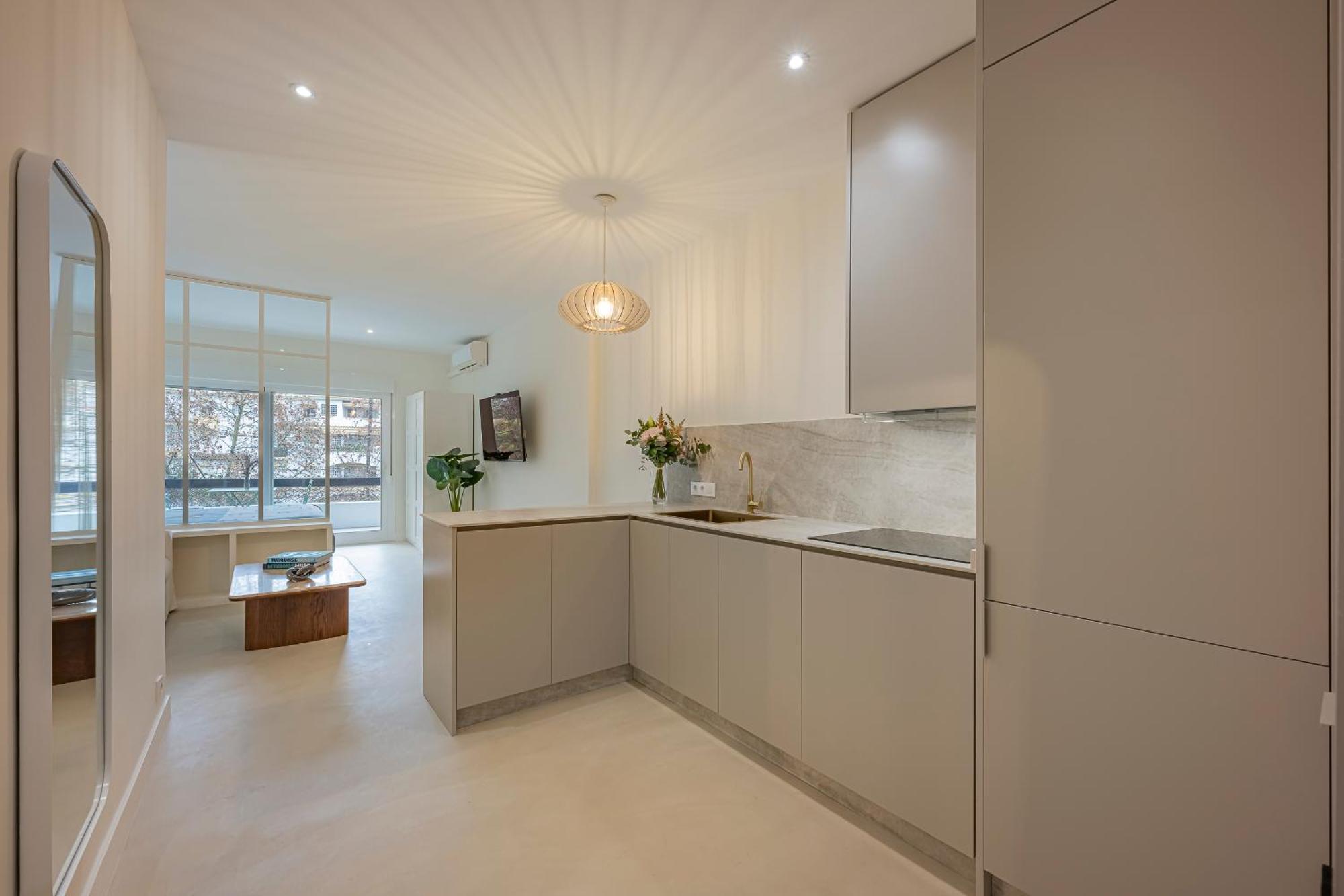 Apartment Spacious & Comfy In Golden Mile *