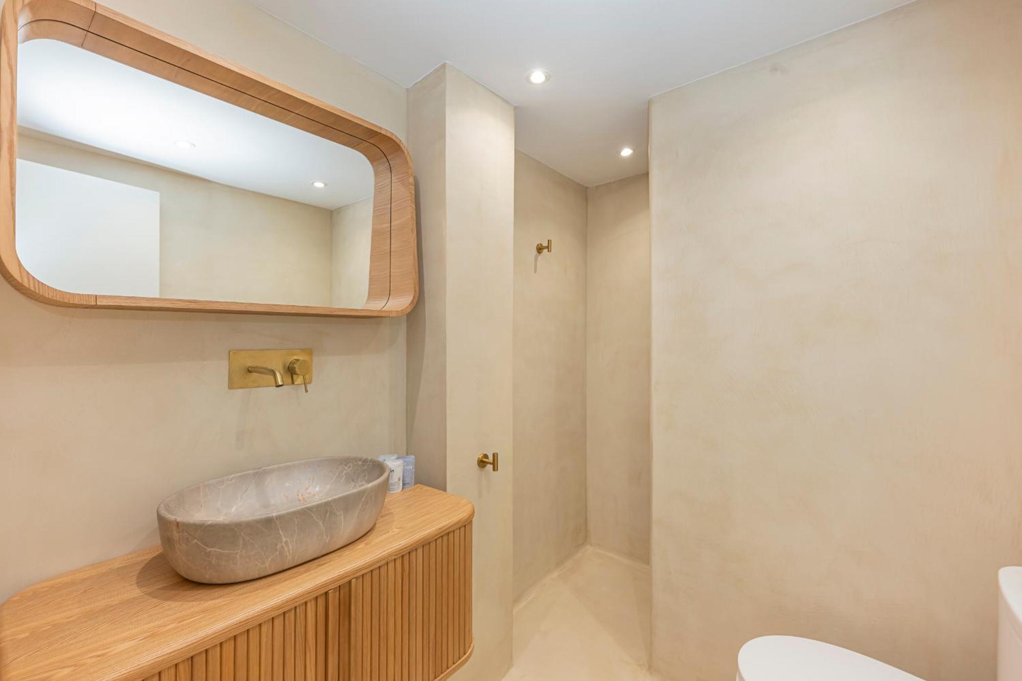 Spacious & Comfy In Golden Mile *