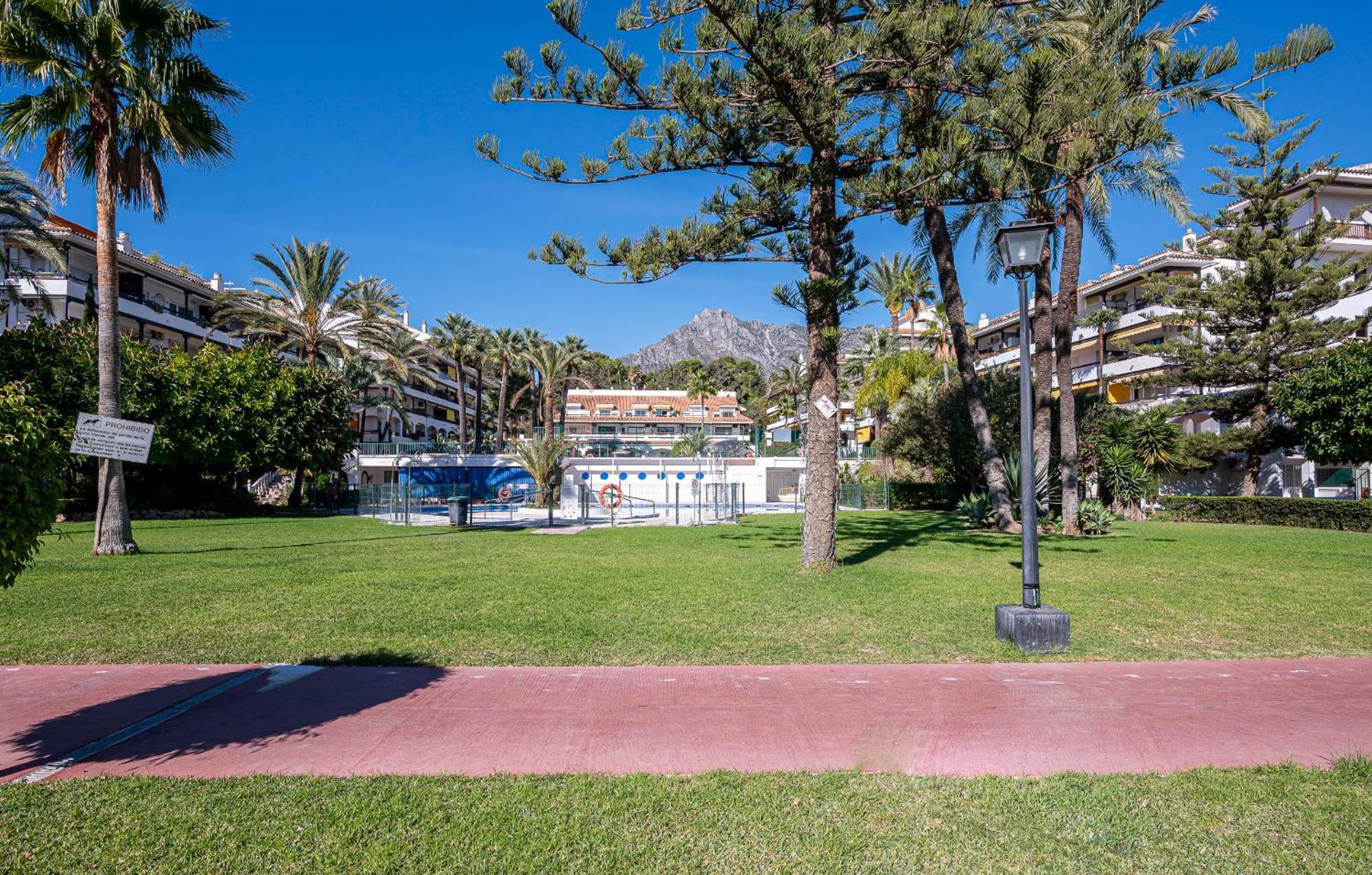 Apartment Spacious & Comfy In Golden Mile *