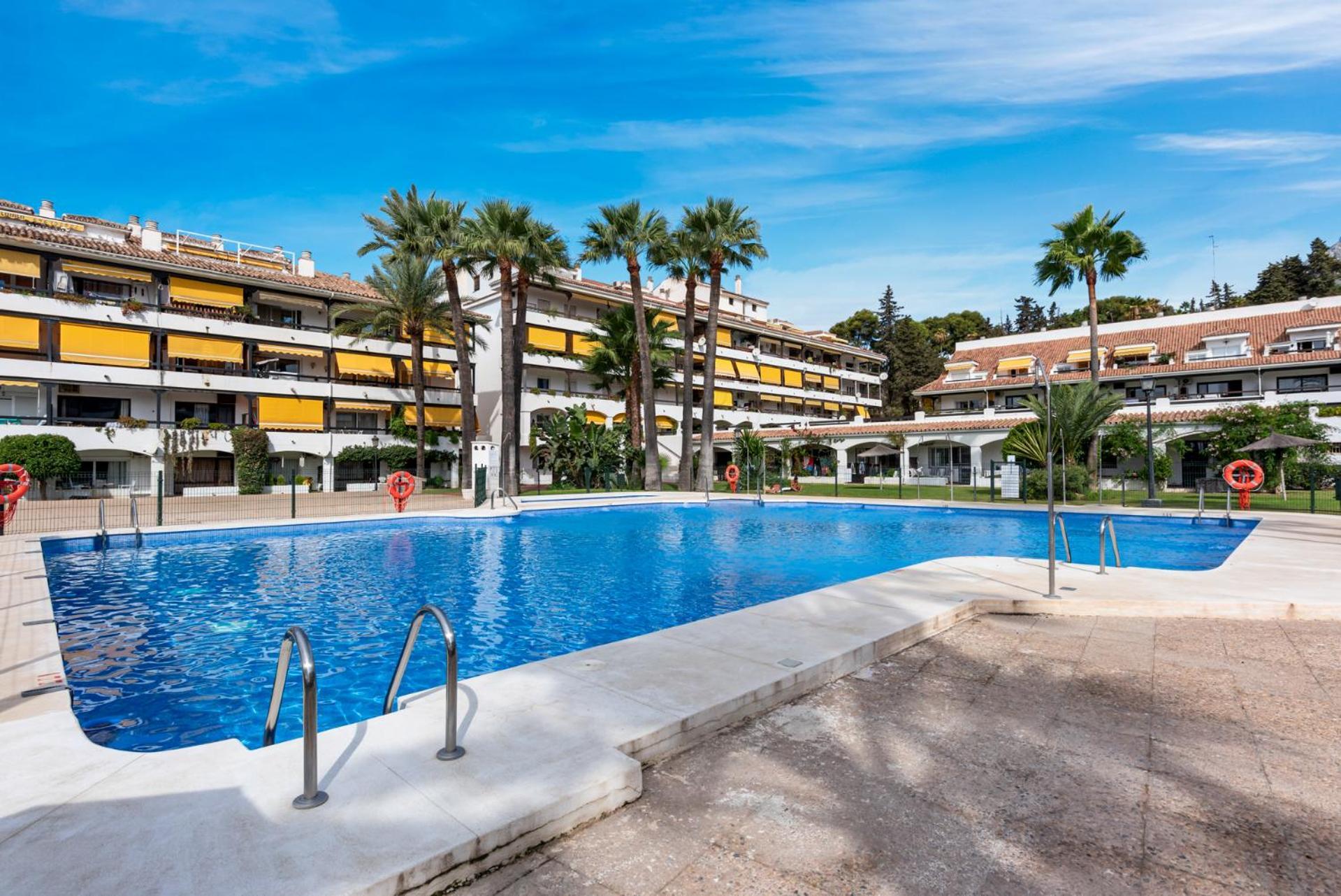 Spacious & Comfy In Golden Mile Apartment Marbella