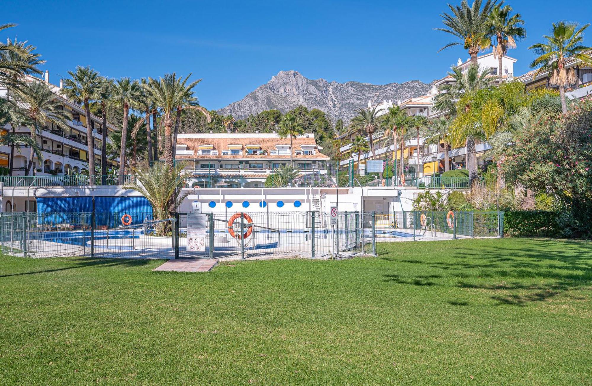 Apartment Spacious & Comfy In Golden Mile Marbella