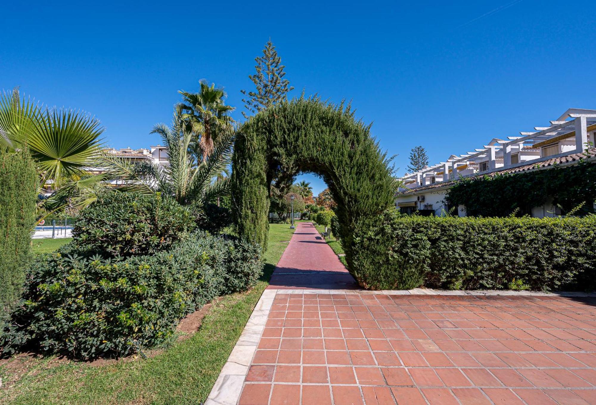 Apartment Spacious & Comfy In Golden Mile Marbella