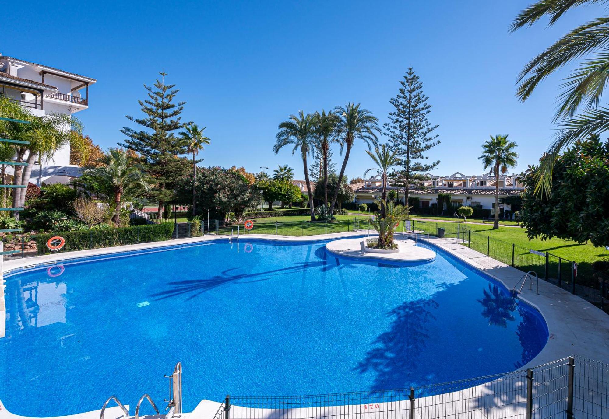 Spacious & Comfy In Golden Mile Marbella